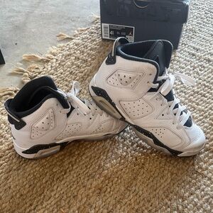 Kids' White and Black Air Jordan 6 Retro GS reverse Oreo Sneakers
